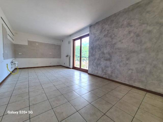 3-room flat in Via Alessandro Manzoni, Gazzaniga - Photo 1