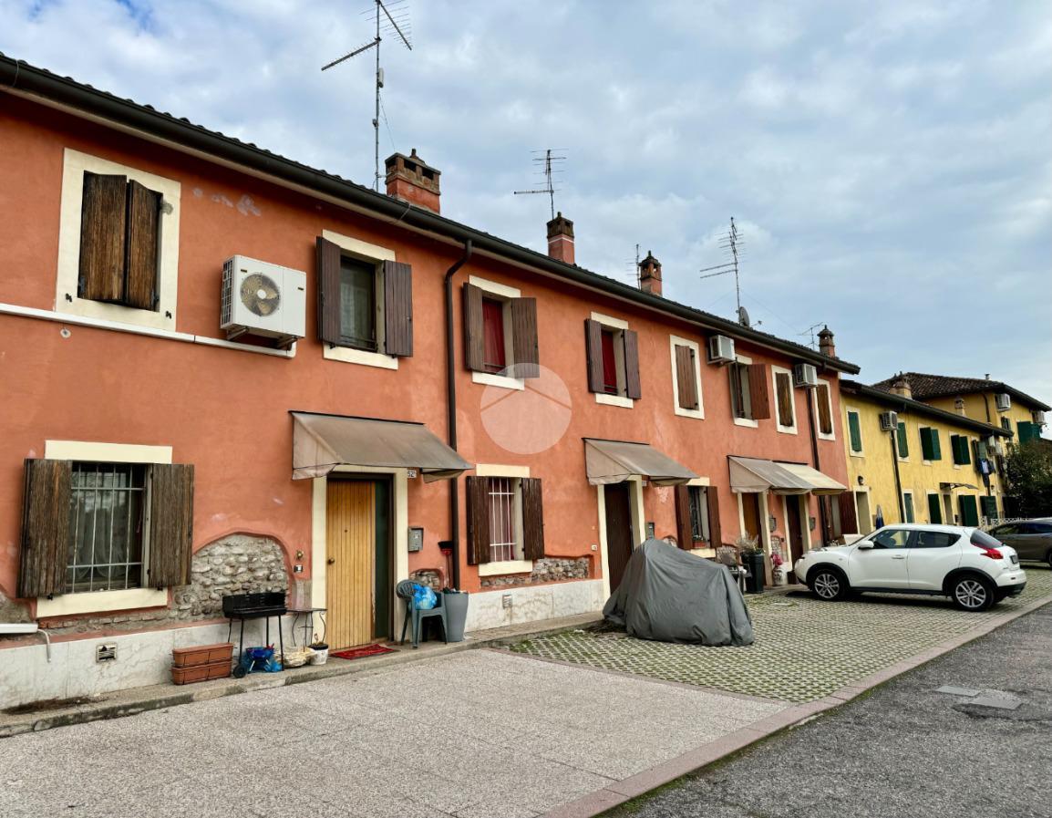 Casa indipendente in affitto a Verona
