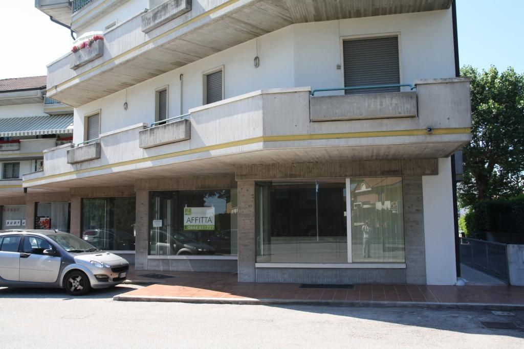 Negozio in Via degli Alpini, Camisano Vicentino, {3} - Foto 2