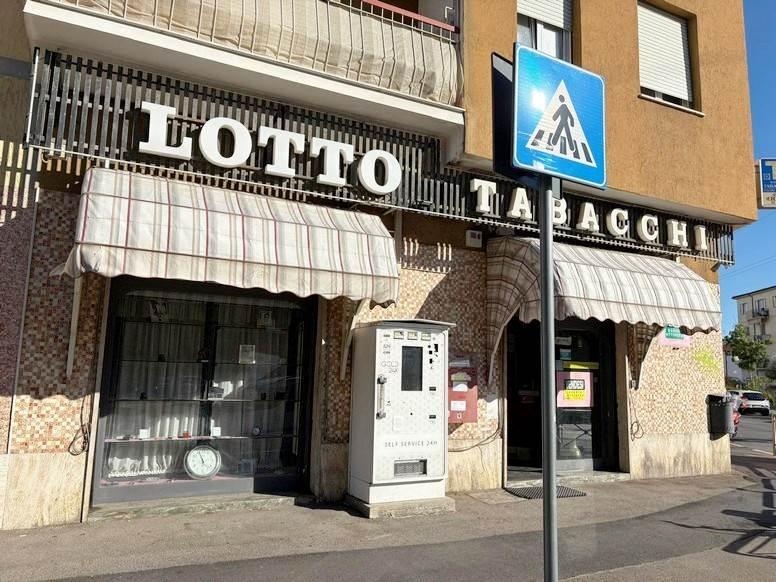 Negozio in Via Giulio Cesare, Grosseto, {3} - Foto 2