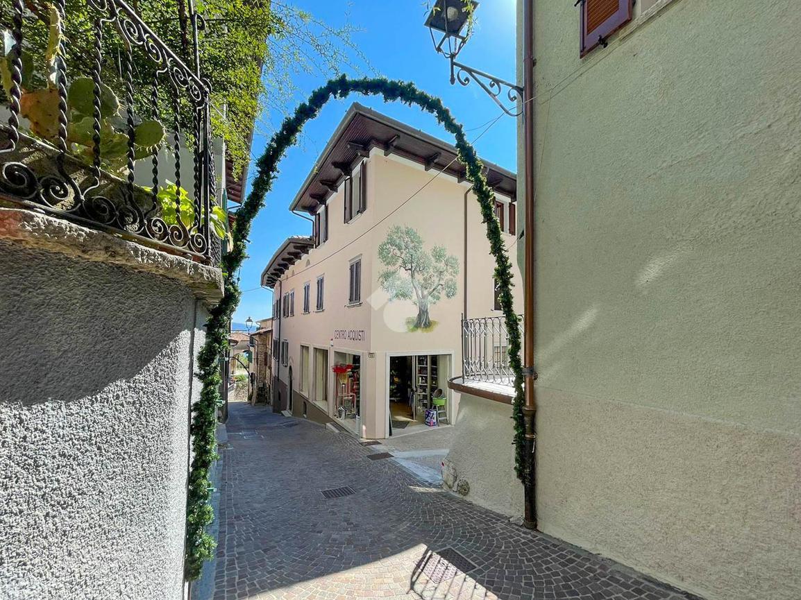 Negozio in Via Chiesa 24, Tignale, {3} - Foto 2