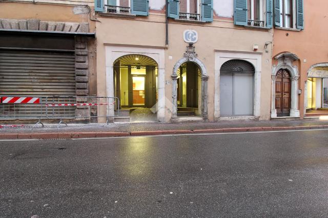 Negozio in Via Garibaldi 6, Salò - Foto 1