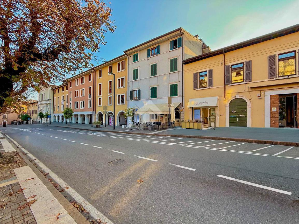 Negozio in Piazza Vittorio Emanuele II 48, Salo', {3} - Foto 1