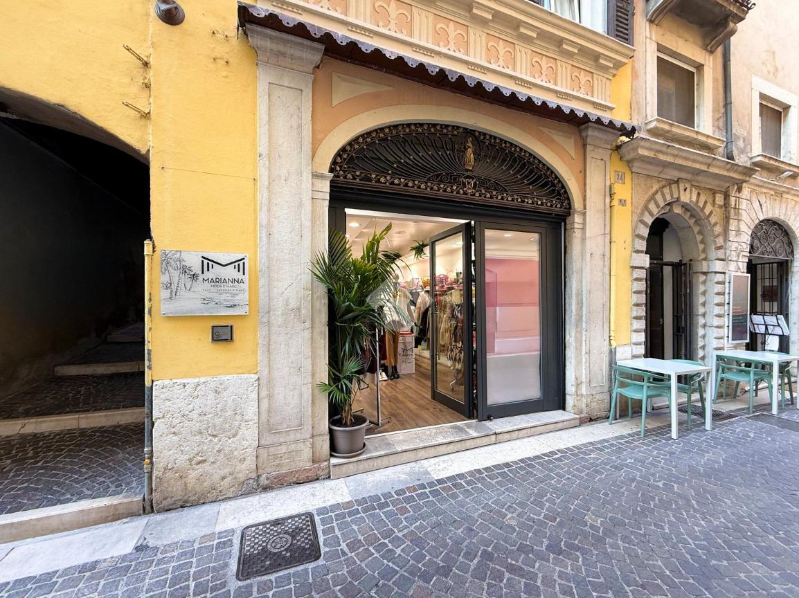 Negozio in Via Mattia Butturini 24, Salo', {3} - Foto 1