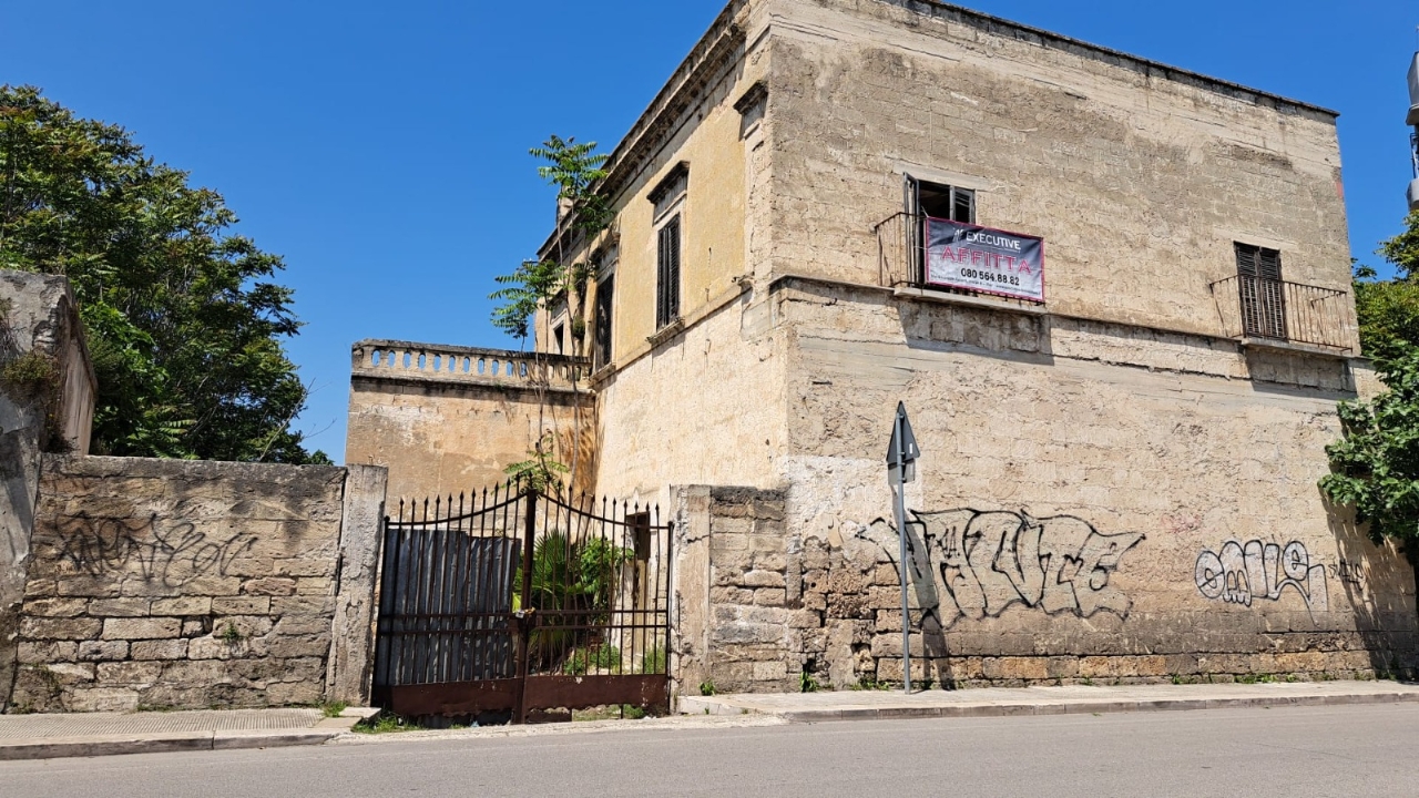 Palazzina commerciale in affitto a Bari