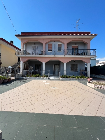 Villa in Viale Tallone, Castel Volturno - Foto 1