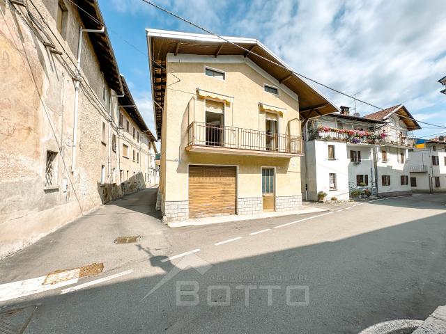 Casa indipendente in Via Monte Grappa N 25, Serravalle Sesia - Foto 1