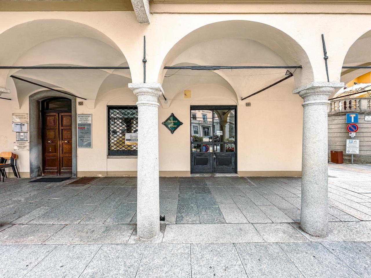 Negozio in Piazza Mazzini 5, Borgosesia, {3} - Foto 2