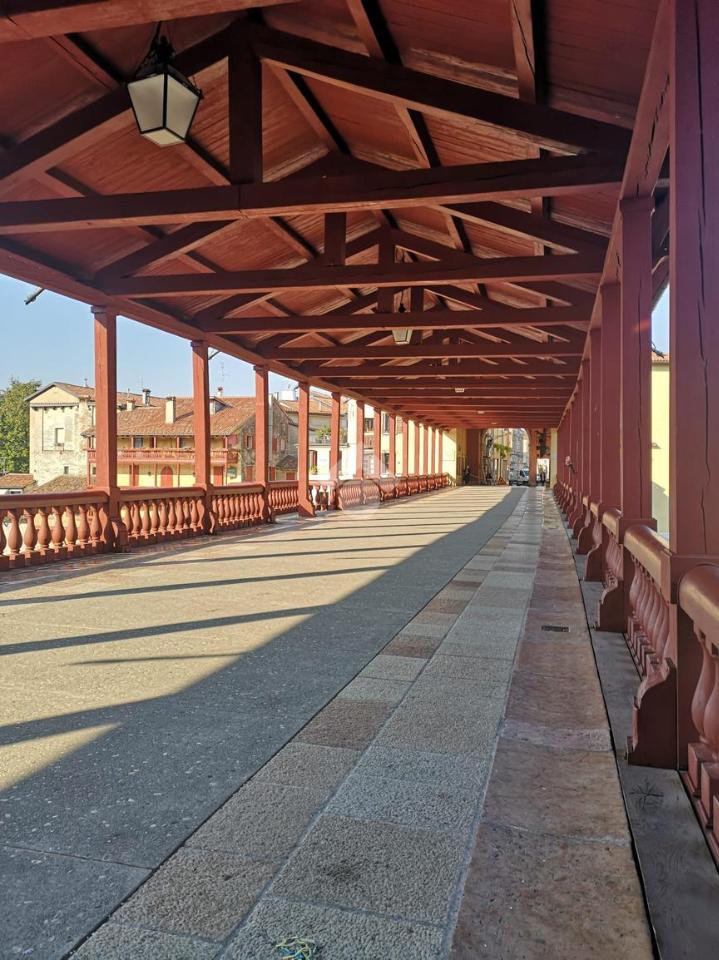 Negozio in Ponte Vecchio 28, Bassano del Grappa - Foto 1