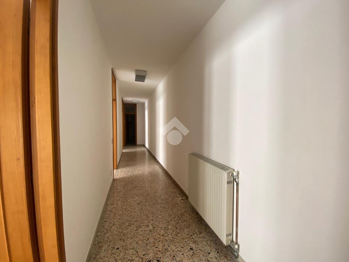Ufficio in Piazza Garibaldi 3, Bassano Del Grappa, {3} - Foto 2