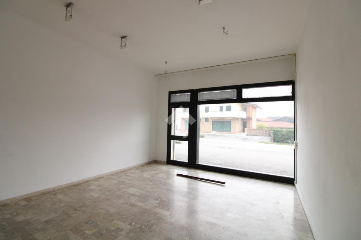 Negozio in Strada Marchesane 5, Bassano Del Grappa, {3} - Foto 2