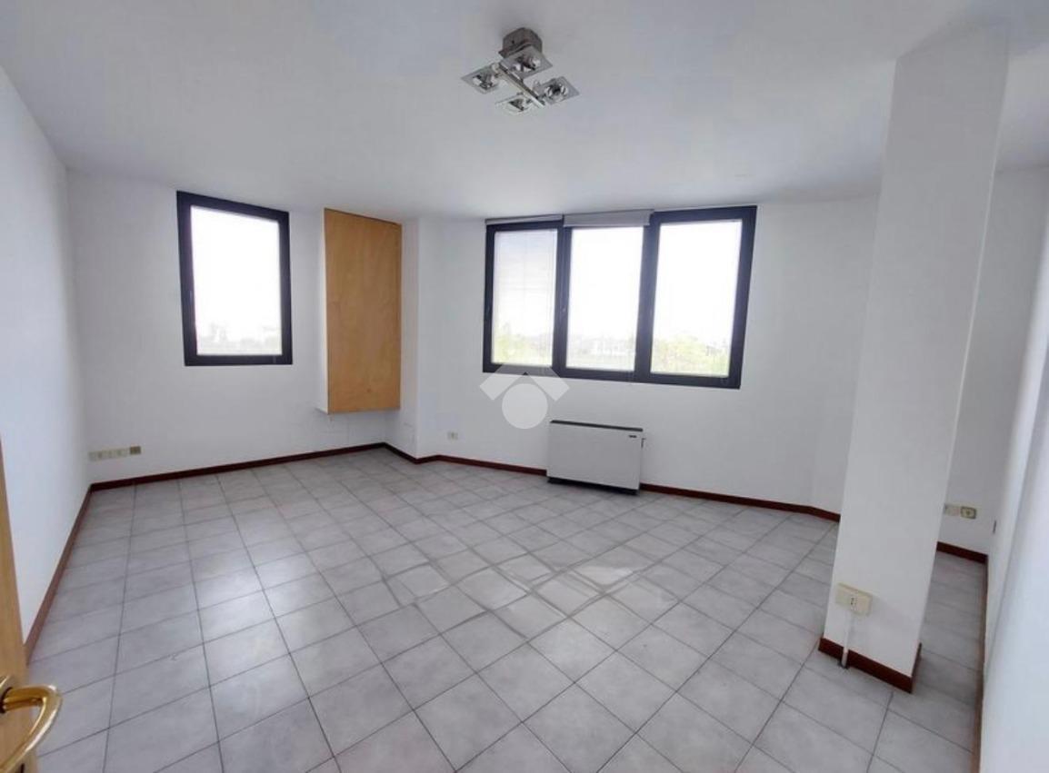 Ufficio in Viale della Repubblica 27, Sandrigo, {3} - Foto 1