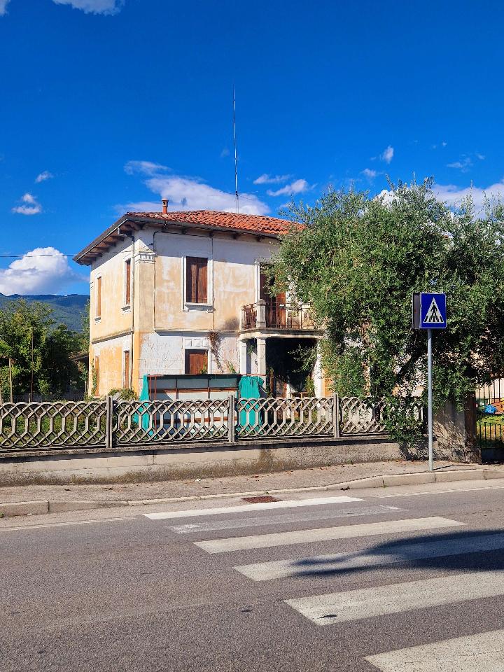 Casa indipendente in vendita a Colle Umberto