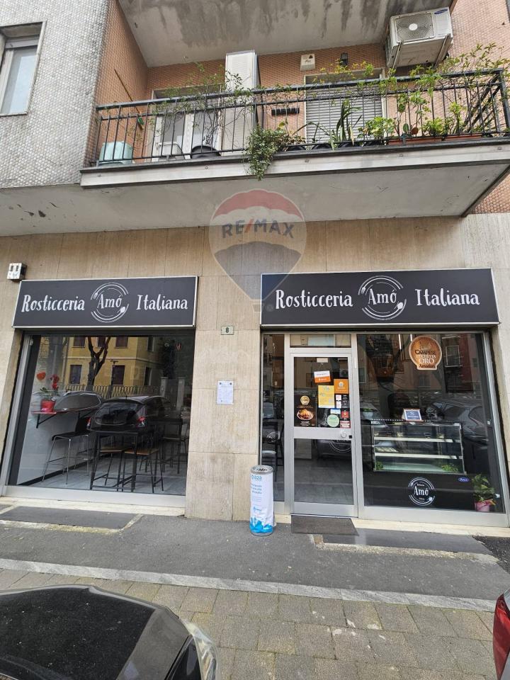 Esercizio commerciale in , Pero, {3} - Foto 1