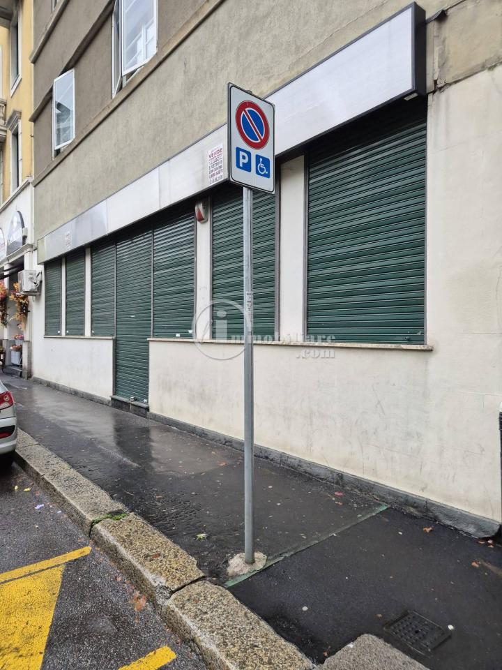 Negozio in Piazzale Francesco Accursio, Milano, {3} - Foto 2