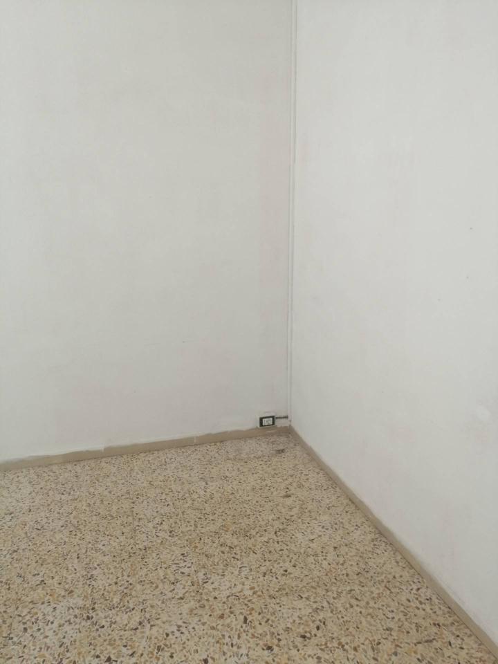 Esercizio commerciale in Piazza Matteotti 81, Empoli, {3} - Foto 2