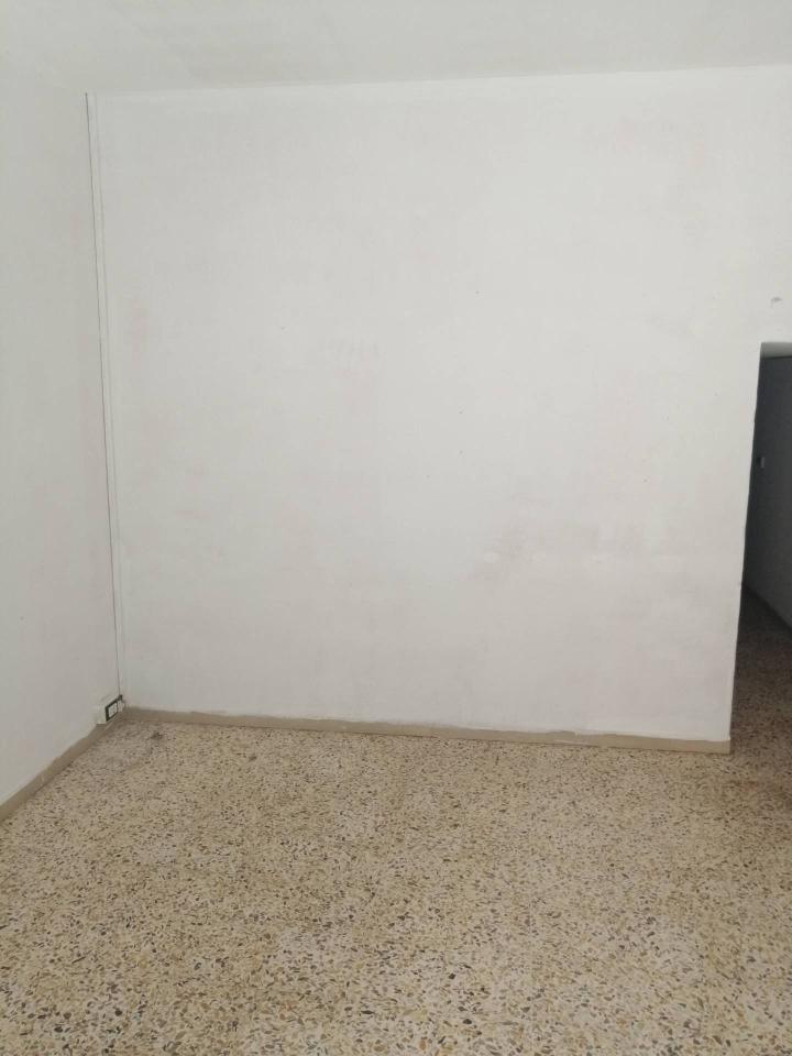 Esercizio commerciale in Piazza Matteotti 81, Empoli, {3} - Foto 1