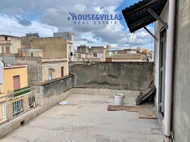 Detached house in Via Procida, Avola - Photo 1