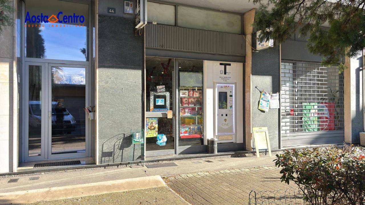 Negozio in Via Monte Vodice 42, Aosta, {3} - Foto 2