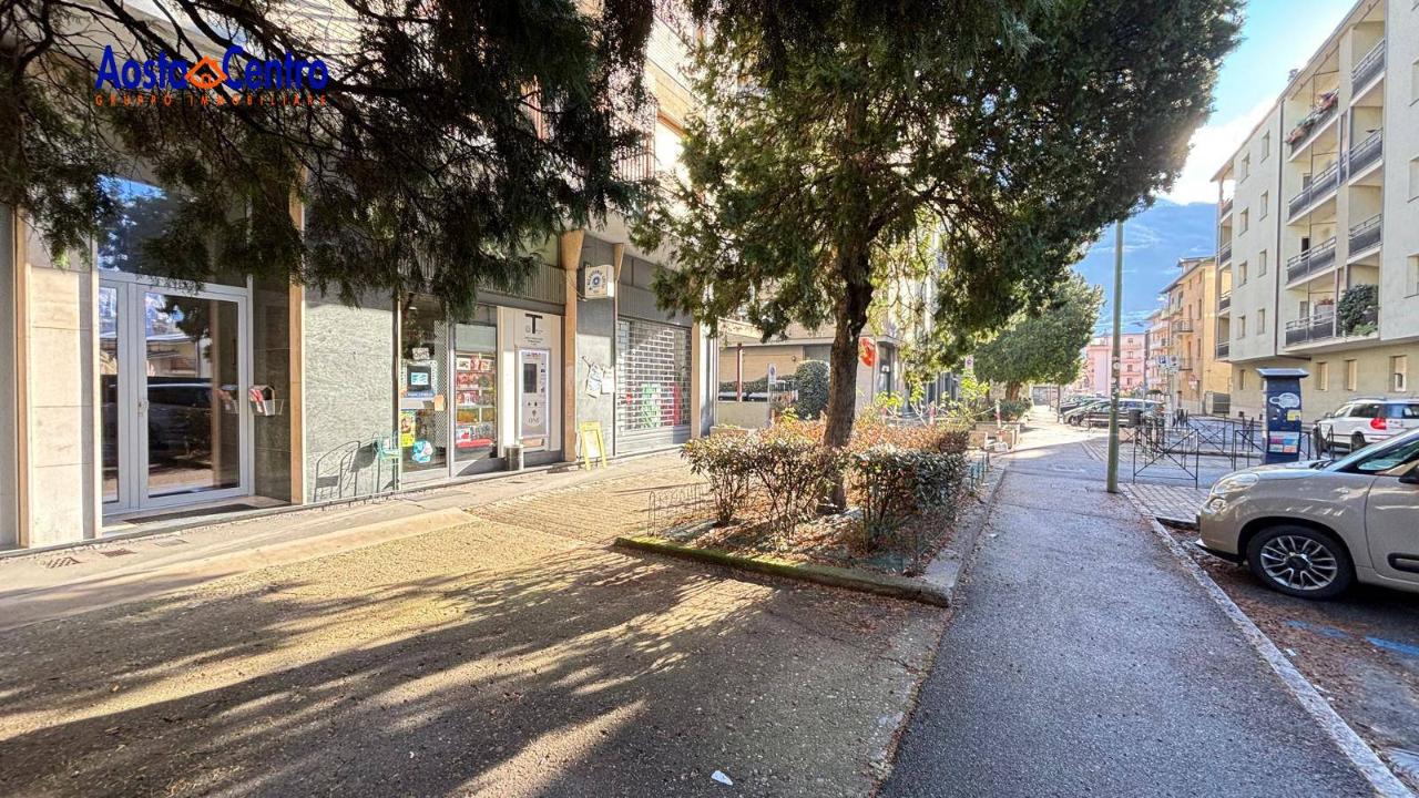 Negozio in Via Monte Vodice 42, Aosta, {3} - Foto 1