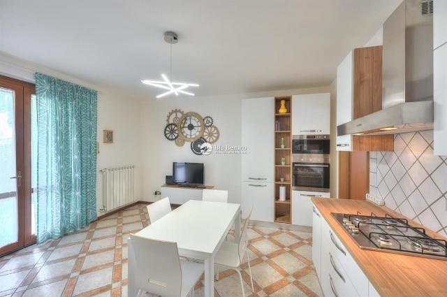 2-room flat in Viale Guglielmo Marconi, Toscolano-Maderno - Photo 1