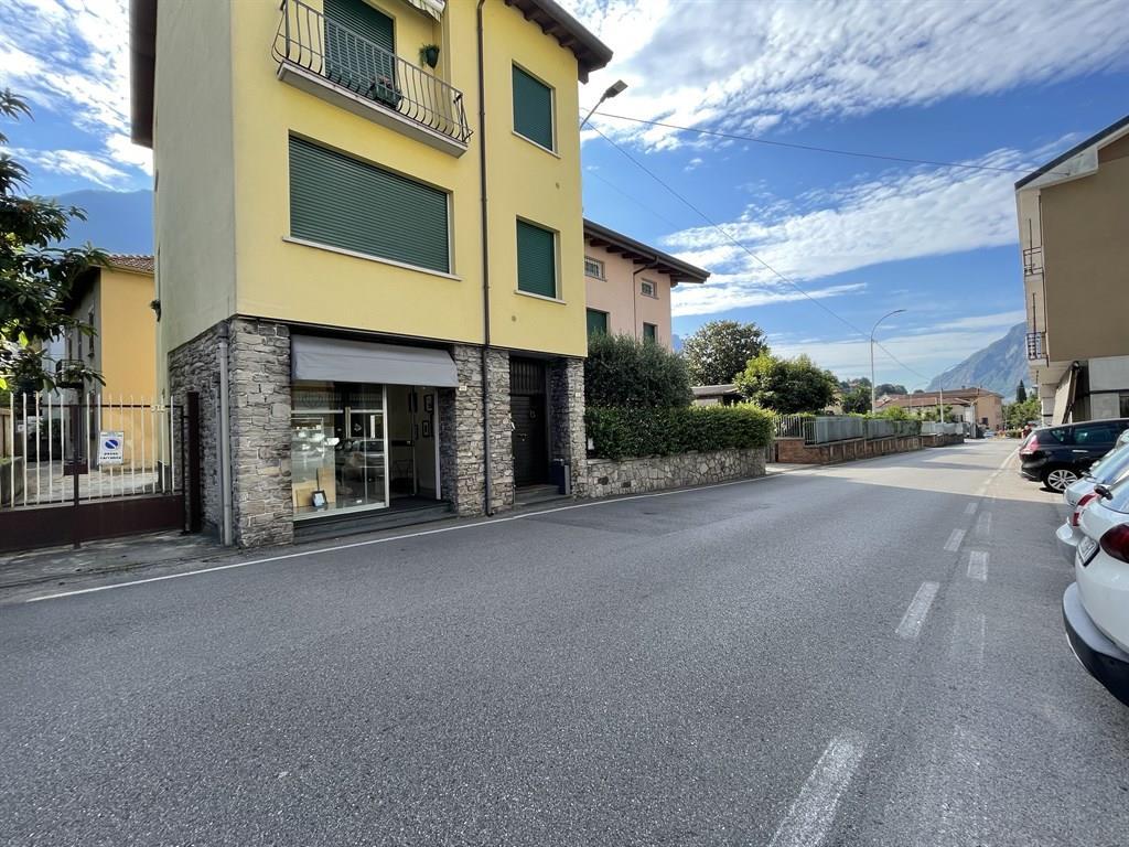 Negozio in Via E.V. Parodi 33, Mandello Del Lario, {3} - Foto 2