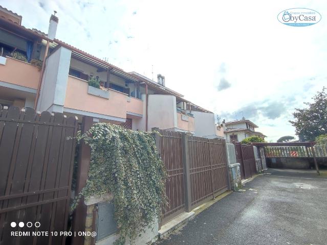 Terraced house in {3}, Via Monterano 9 - Photo 1