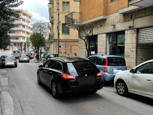 Geschäft in Via Nizza 192, Salerno - Foto 1