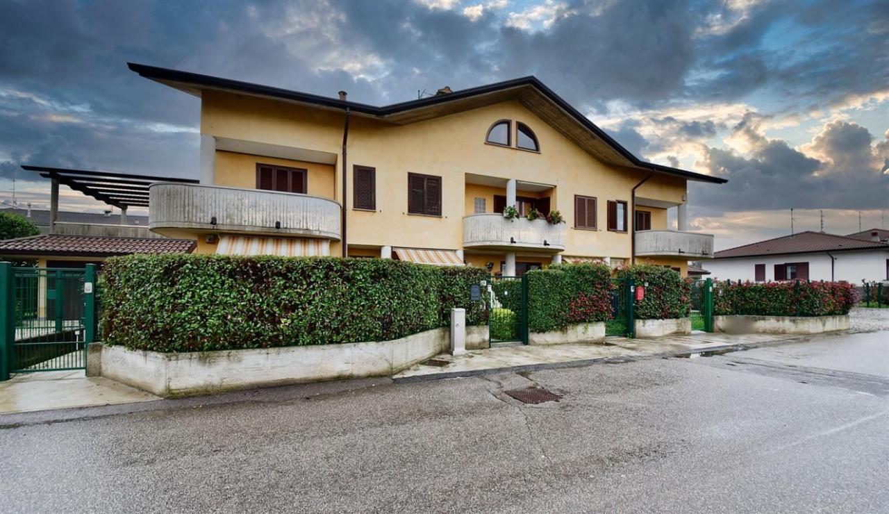 Villa a schiera in vendita a Lazzate