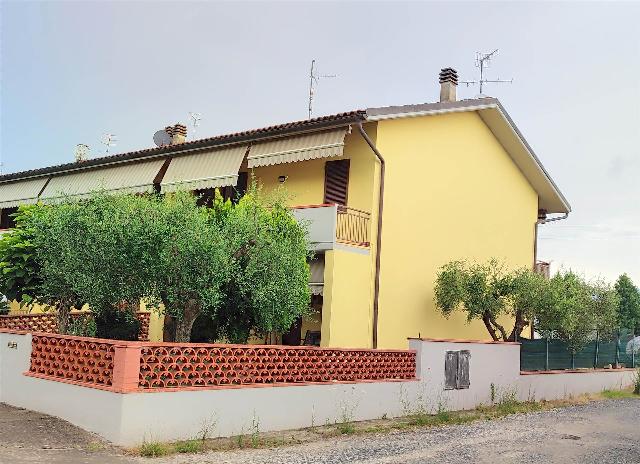 Terraced house in {3}, - Photo 1