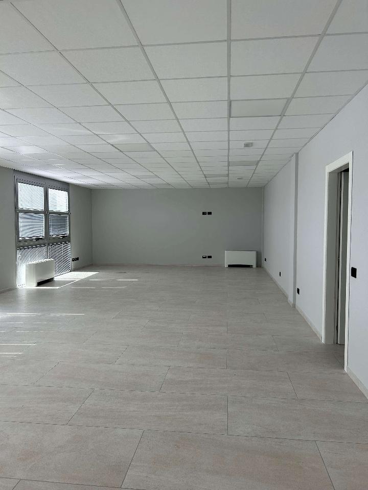 Ufficio in , Modena, {3} - Foto 1