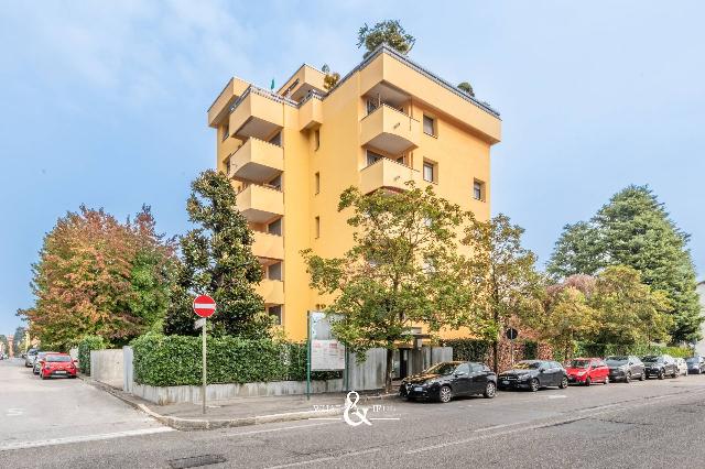 3-room flat in Via Giacomo Matteotti 72, Desio - Photo 1