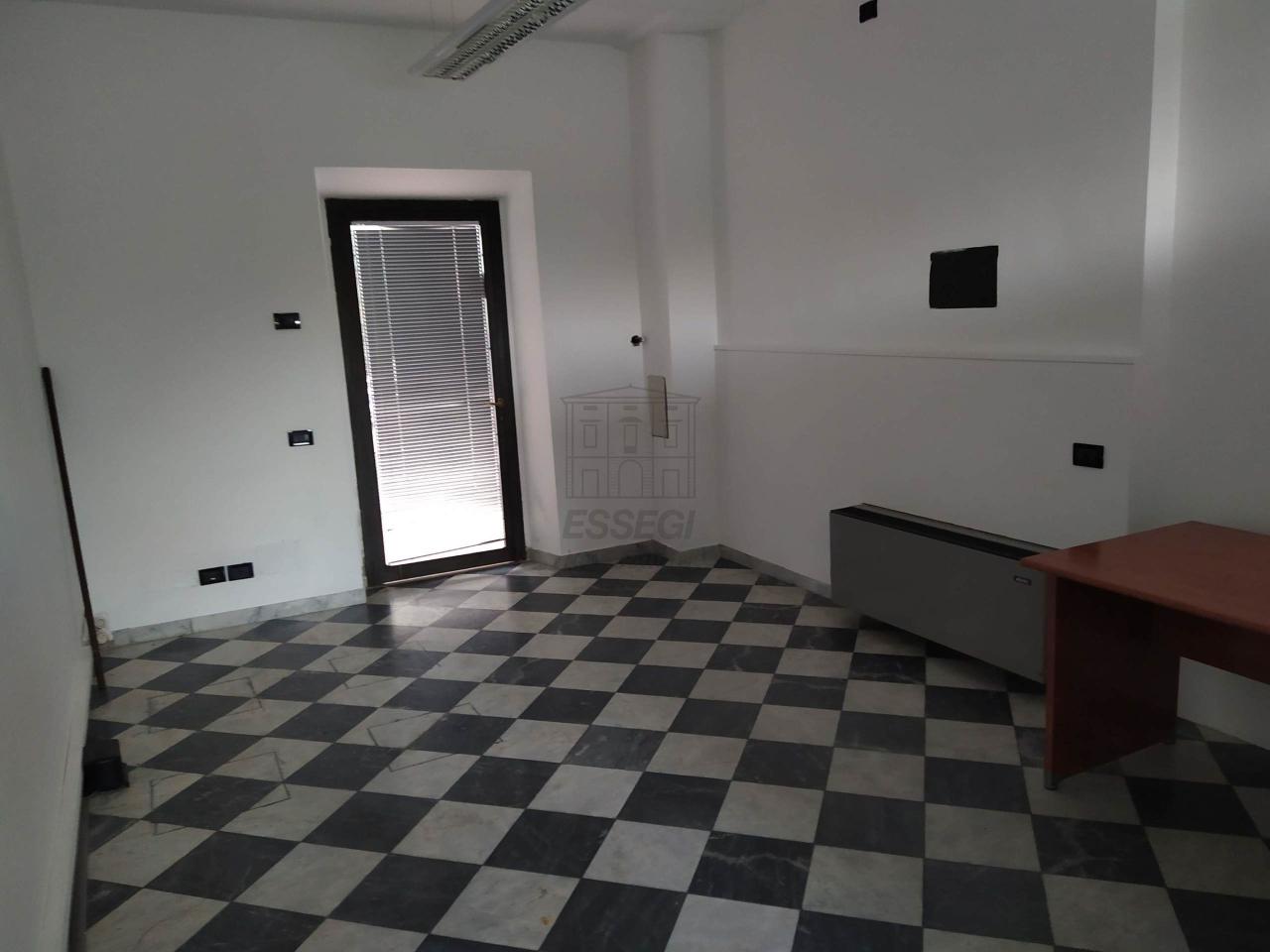 Palazzina commerciale in Viale G. Puccini 1816, Lucca, {3} - Foto 2