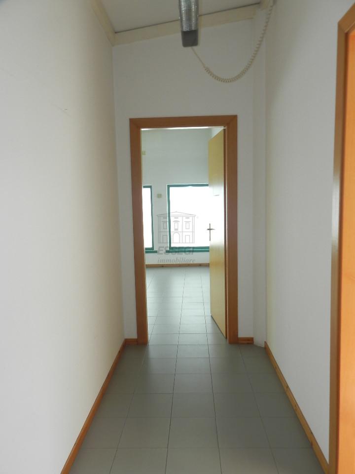 Ufficio in Via Salicchi, Lucca, {3} - Foto 2