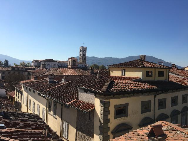 Commercial building, Lucca - Photo 1