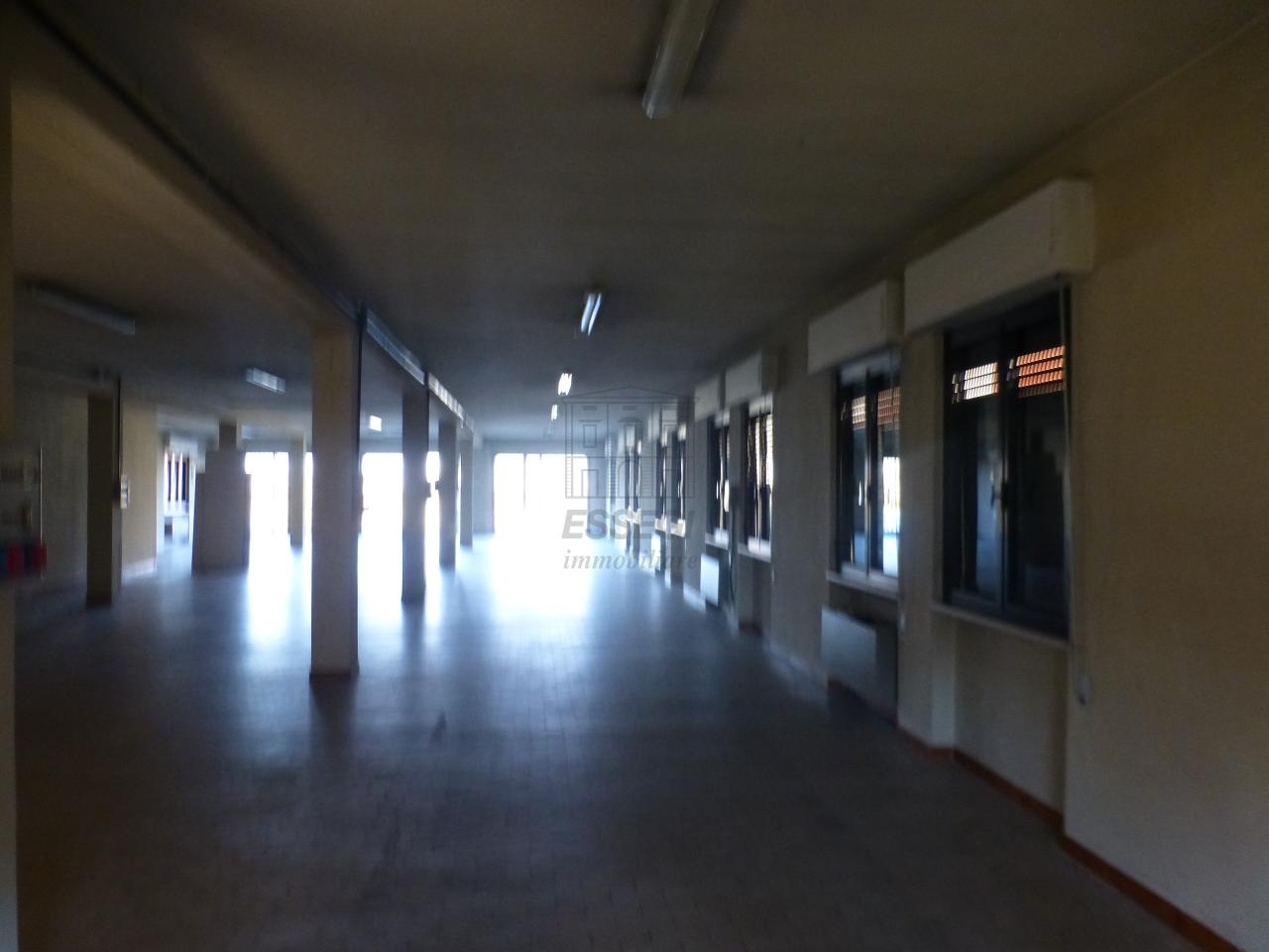 Palazzina commerciale in , Capannori, {3} - Foto 2