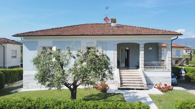 Mansion in Via del Brennero, Lucca - Photo 1