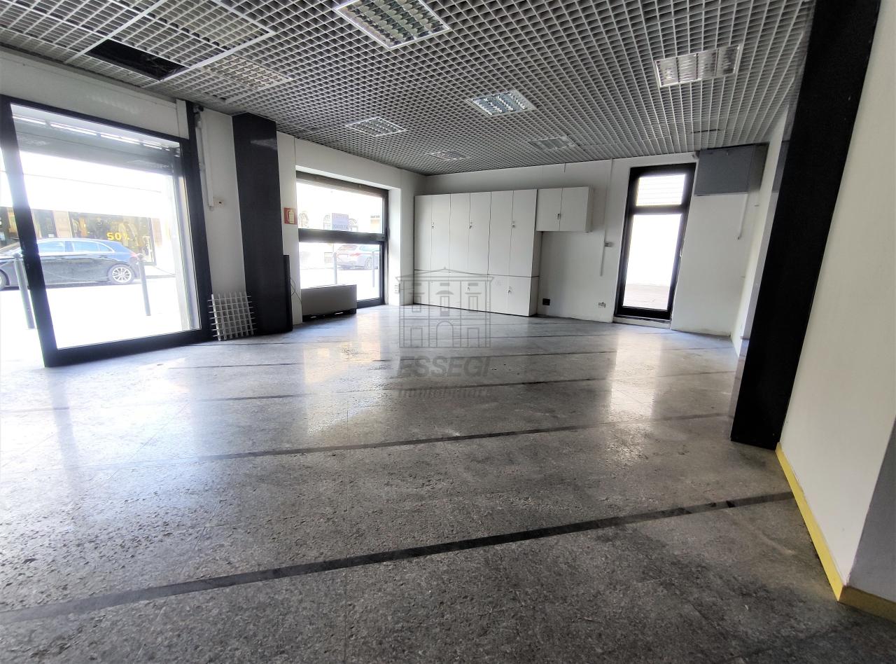 Palazzina commerciale in , Porcari, {3} - Foto 2