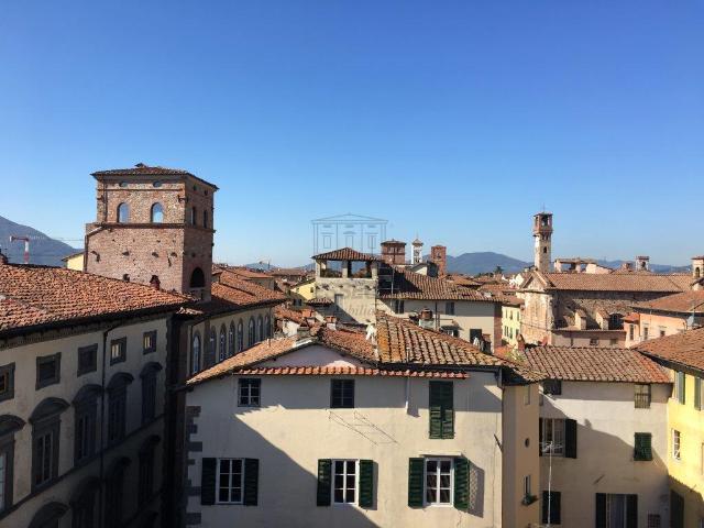 Commercial building in Via Fillungo, Lucca - Photo 1