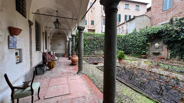 Apartament in Piazza San Michele 46, Lucca - Photo 1