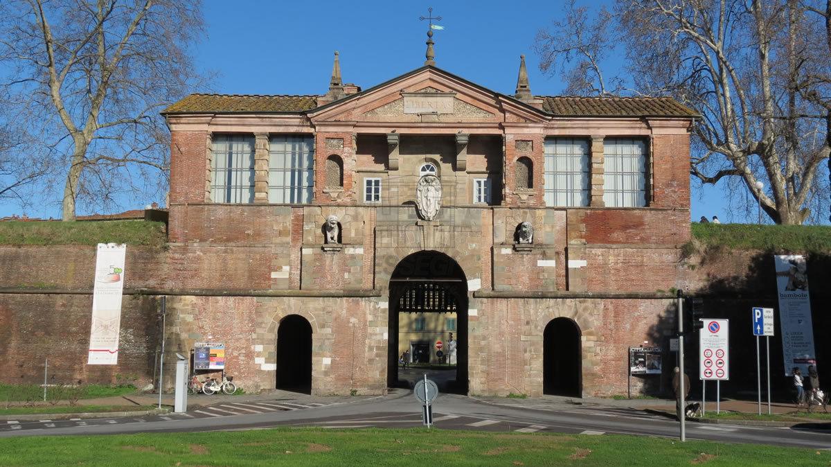 Palazzina commerciale in  Piazza Napoleone, Lucca, {3} - Foto 1