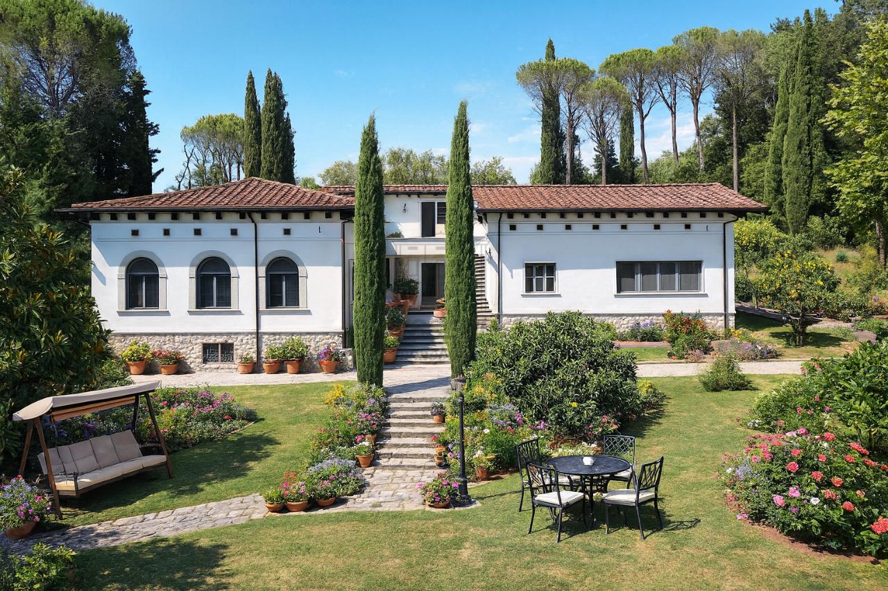 casa indipendente in vendita a Lucca in zona Centro Città