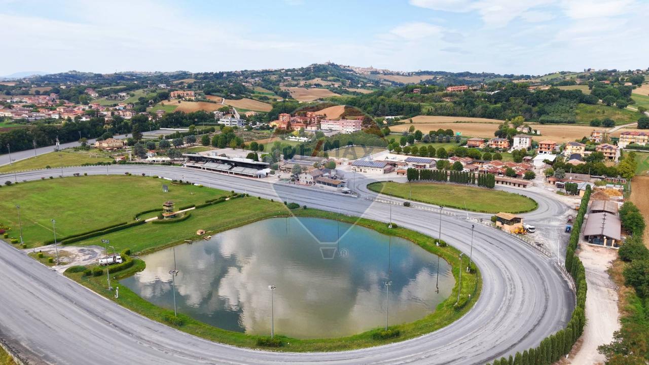 Negozio in Viale dell'Ippodromo 1, Montegiorgio, {3} - Foto 2