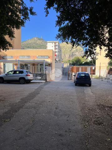 Garage or car box in Via Giorgio d'Antiochia 10, Palermo - Photo 1