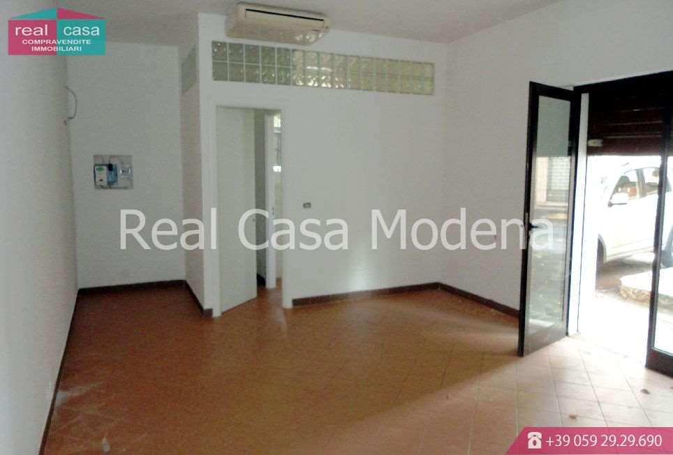 Negozio in Via Pietro Giannone, Modena, {3} - Foto 2