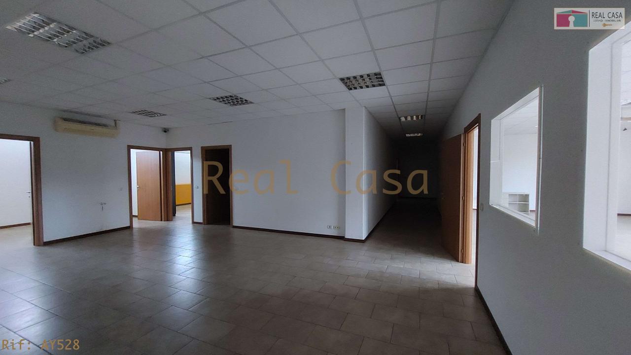 Palazzina commerciale in Via Livingstone , Modena, {3} - Foto 1