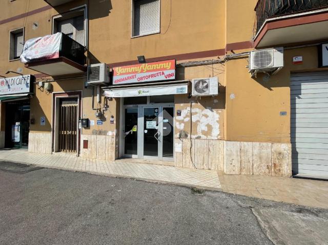 Geschäft in Via Carlo Romagnoli, Latina - Foto 1