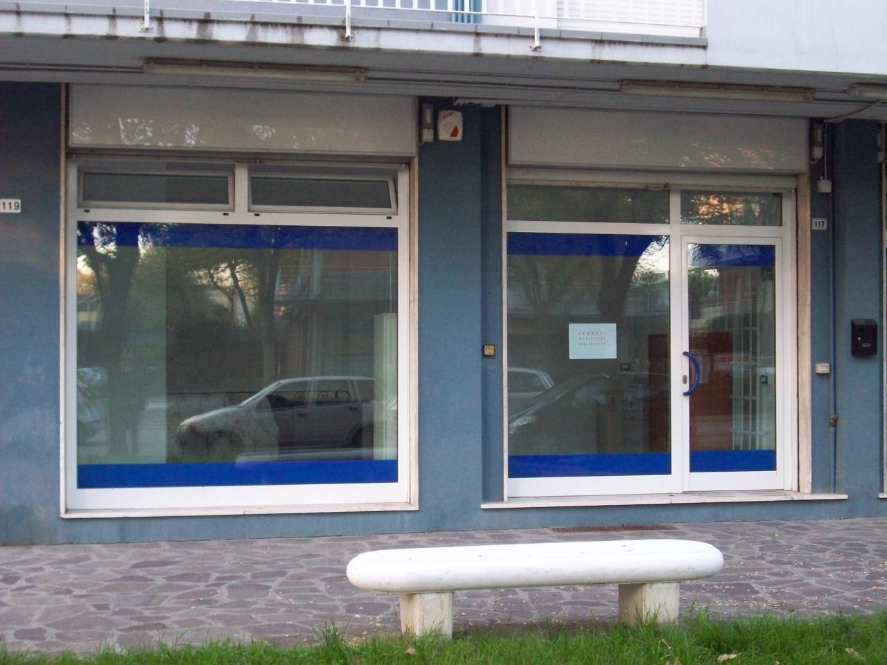 Negozio in Lido Adriano Viale Virgilio 117, Ravenna - Foto 1