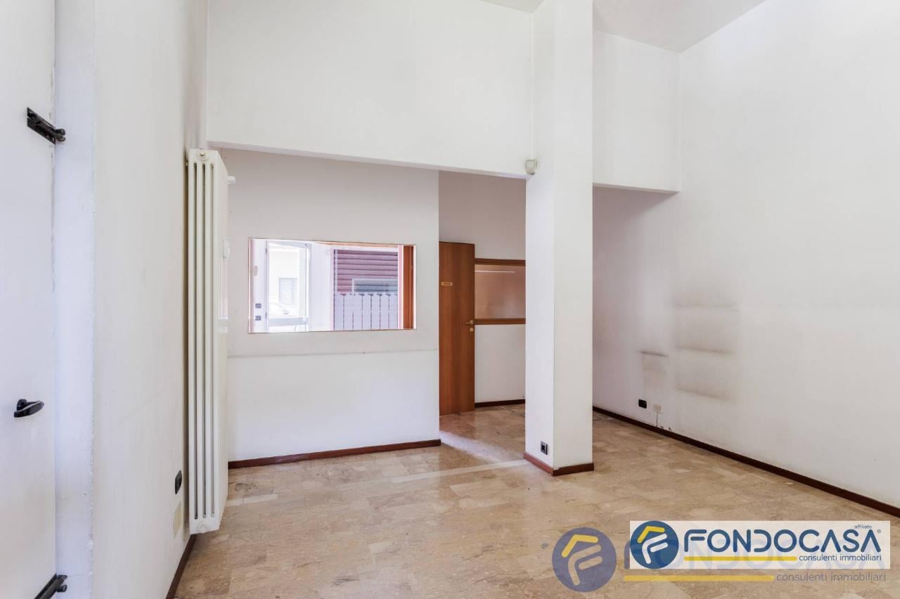 Negozio in Via Agnesi 8, Bovisio-Masciago, {3} - Foto 1