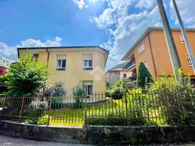 Villa in Via Giosuè Carducci 23, Albino - Foto 1